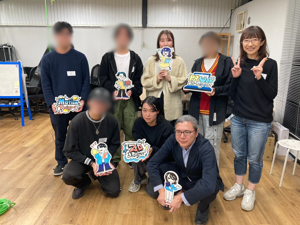 「アートとビジネスのちょうど真ん中」の集合写真